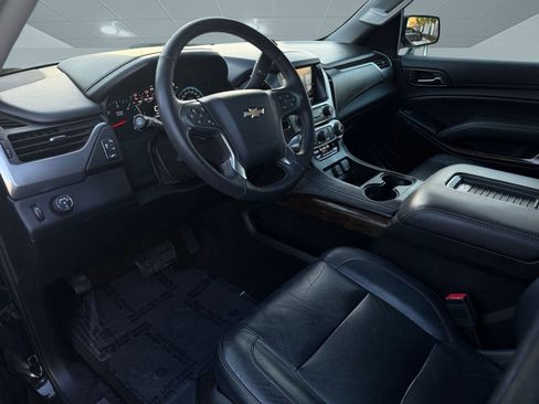 Used 2017 Chevrolet Suburban LT image 4