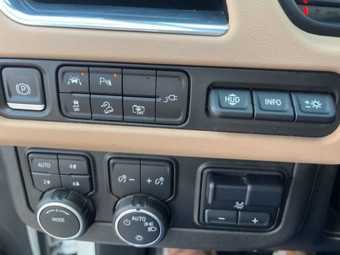 Used 2022 Chevrolet Tahoe Premier w/ Premium Package image 19