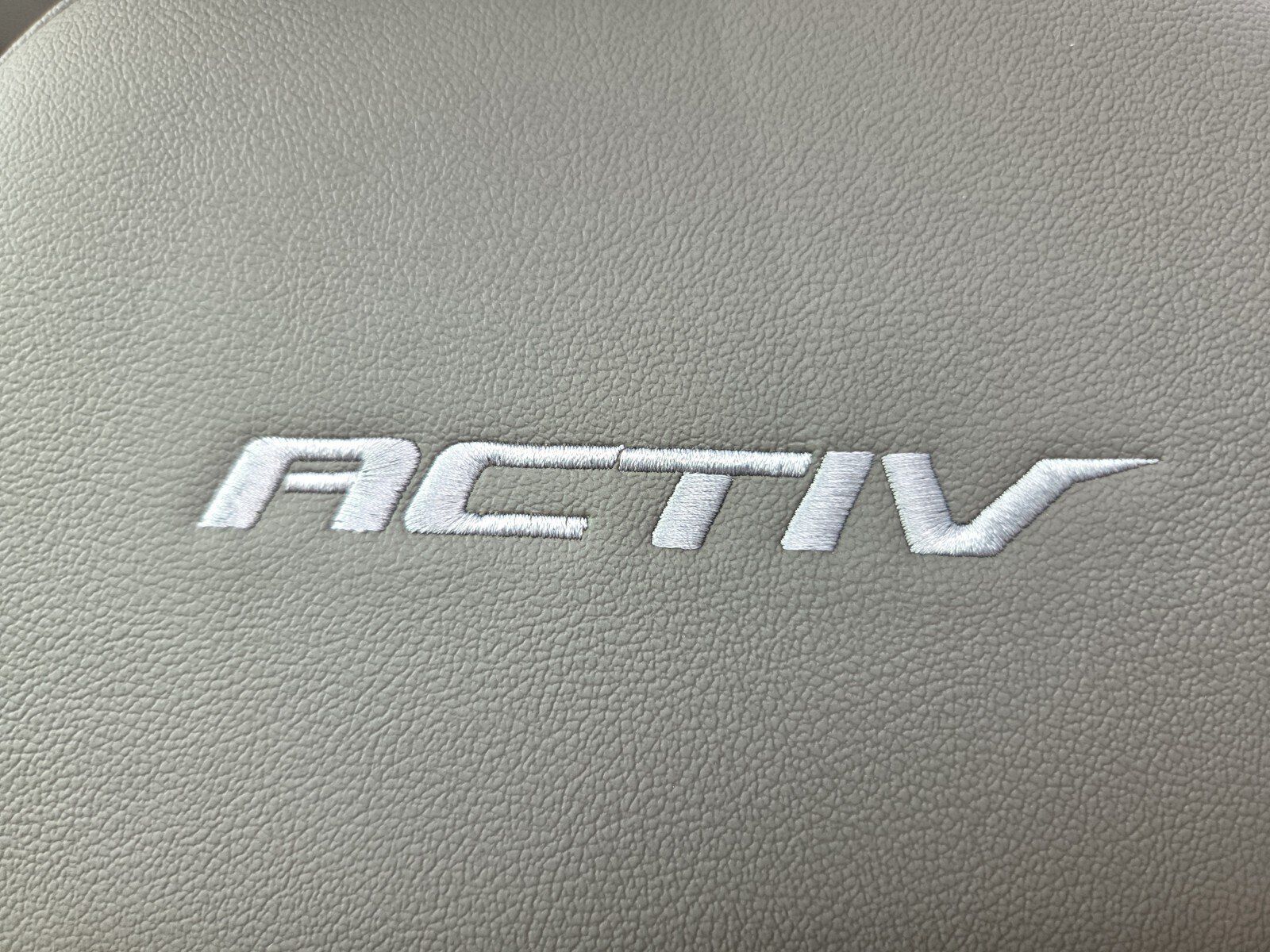 New 2026 Chevrolet Trax ACTIV w/ Sunroof Package FWD image 12