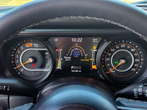 Used 2025 Jeep Wrangler Sport AWD/4WD image 8