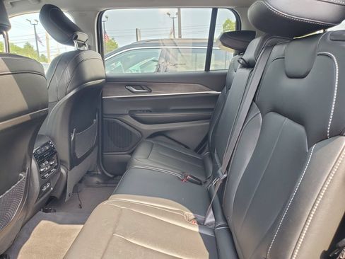 Used 2023 Jeep Grand Cherokee L Limited AWD/4WD image 24
