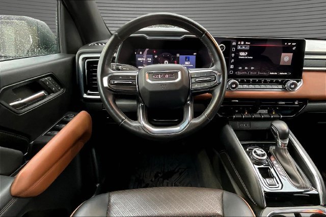 Used 2024 GMC Canyon AT4 w/ AT4 Premium Package AWD/4WD image 9