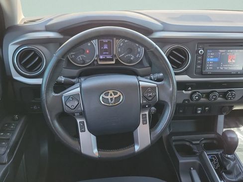 Used 2019 Toyota Tacoma SR5 RWD image 12