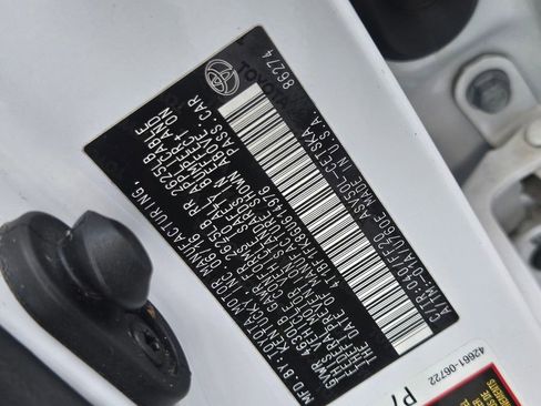 Used 2016 Toyota Camry SE image 25