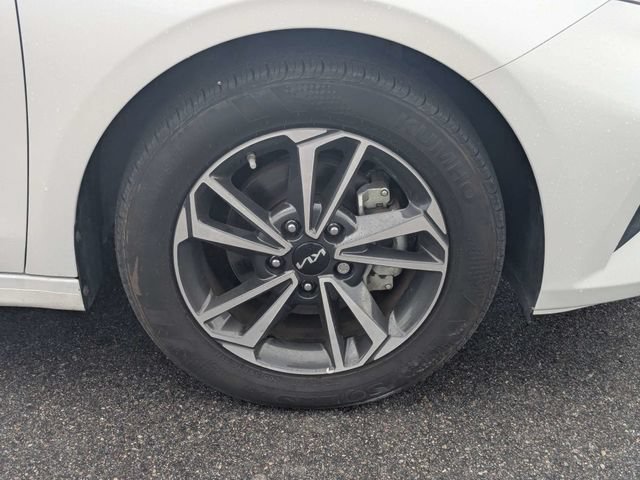Used 2024 Kia Forte LXS w/ LXS Technology Package FWD image 11