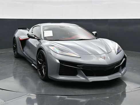 Used 2025 Chevrolet Corvette Z06 w/ Stealth Interior Trim Package RWD image 4