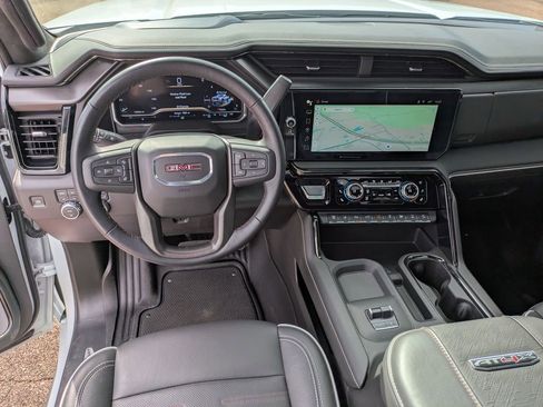 Used 2025 GMC Sierra 2500 AT4X image 13