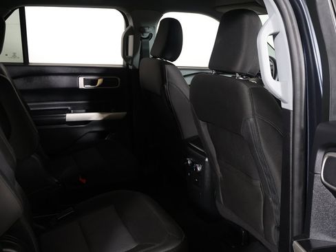 Used 2022 Ford Explorer XLT image 28