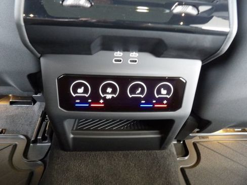Used 2026 BMW M5 Touring AWD/4WD image 24