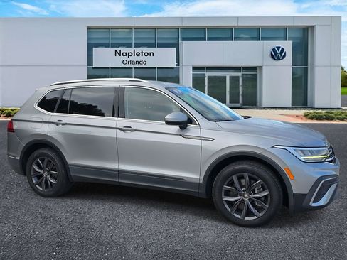 Certified 2022 Volkswagen Tiguan SE image 3