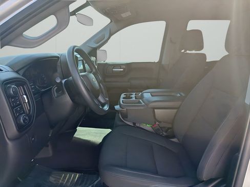 Used 2020 Chevrolet Silverado 1500 Custom w/ Custom Value Package AWD/4WD image 9