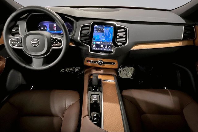 Certified 2024 Volvo XC90 B5 Plus w/ Protection Package Premier AWD/4WD image 19