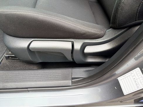 Used 2023 Nissan Rogue S FWD image 19