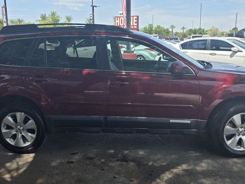 Used 2011 Subaru Outback 3.6R Limited w/ PWR Moonroof Pkg AWD/4WD image 4