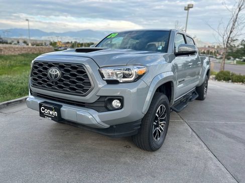 Used 2020 Toyota Tacoma TRD Sport w/ TRD Premium Sport Package AWD/4WD image 3