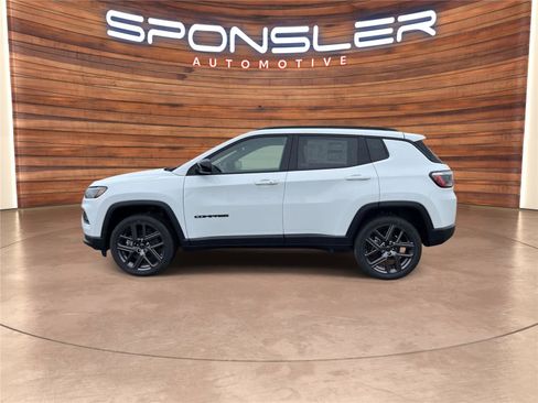 New 2026 Jeep Compass Latitude image 2
