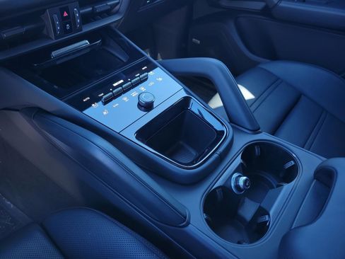 Used 2024 Porsche Cayenne S image 26