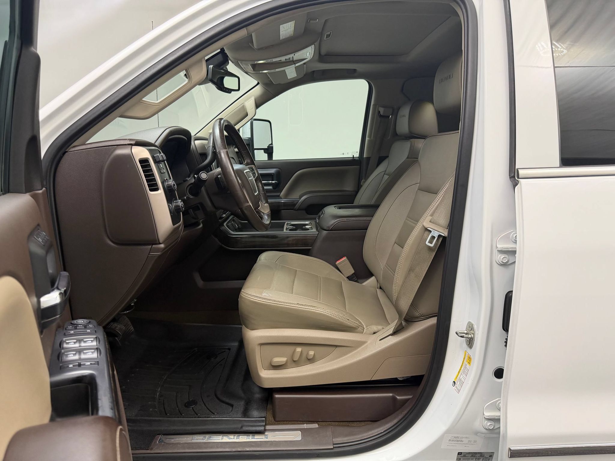 Used 2016 GMC Sierra 2500 Denali w/ Driver Alert Package AWD/4WD image 5
