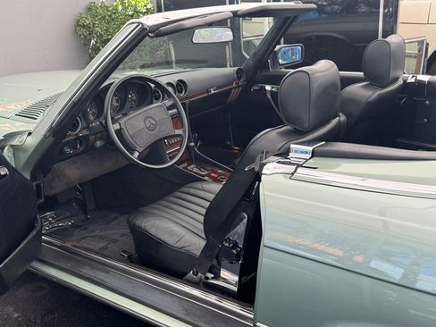 Used 1988 Mercedes-Benz 560 SL image 27