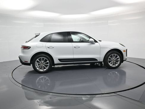 Certified 2026 Porsche Macan AWD/4WD image 31
