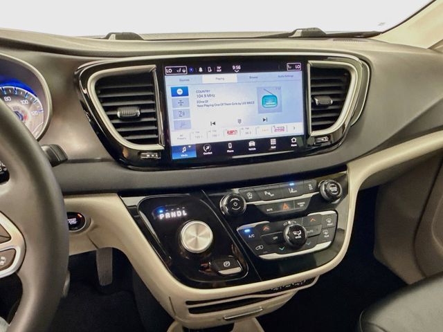 Used 2024 Chrysler Pacifica Touring-L FWD image 14