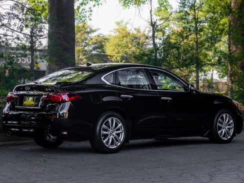 Used 2019 INFINITI Q70 Luxe RWD image 52