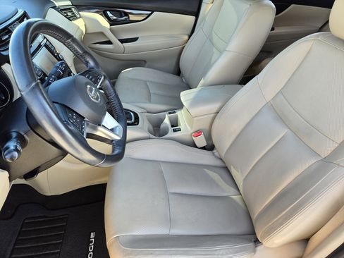 Used 2017 Nissan Rogue SL image 17