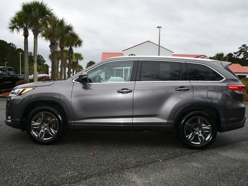 Used 2017 Toyota Highlander Limited Platinum image 2