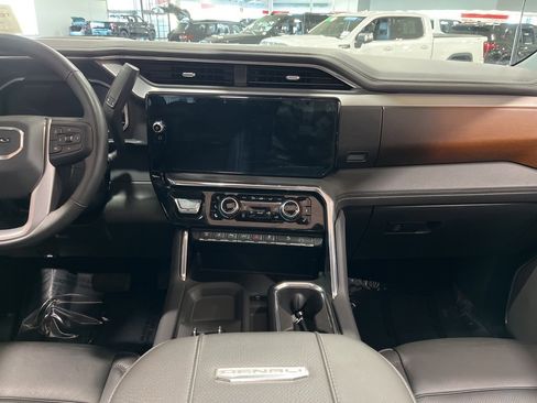 Used 2024 GMC Sierra 3500 Denali w/ Denali Reserve Package image 22