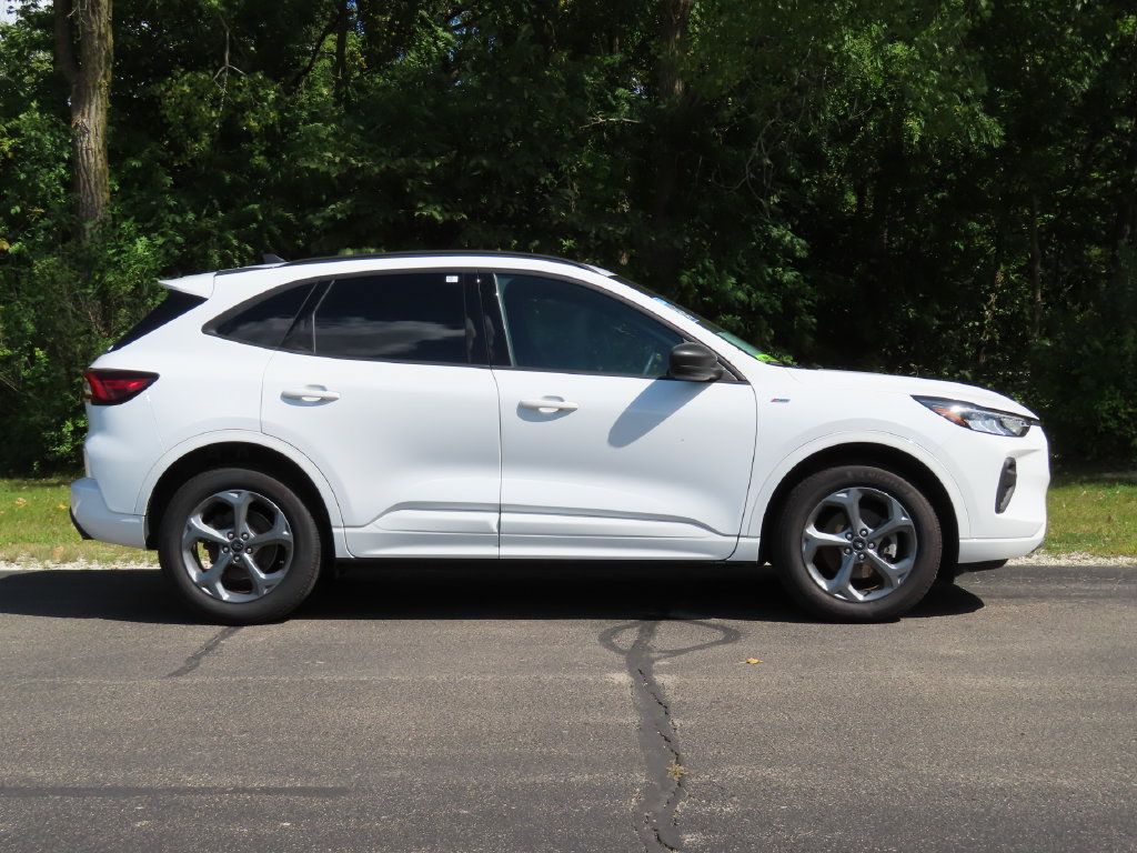Used 2023 Ford Escape ST-Line w/ Tech Pack #1 AWD/4WD image 2