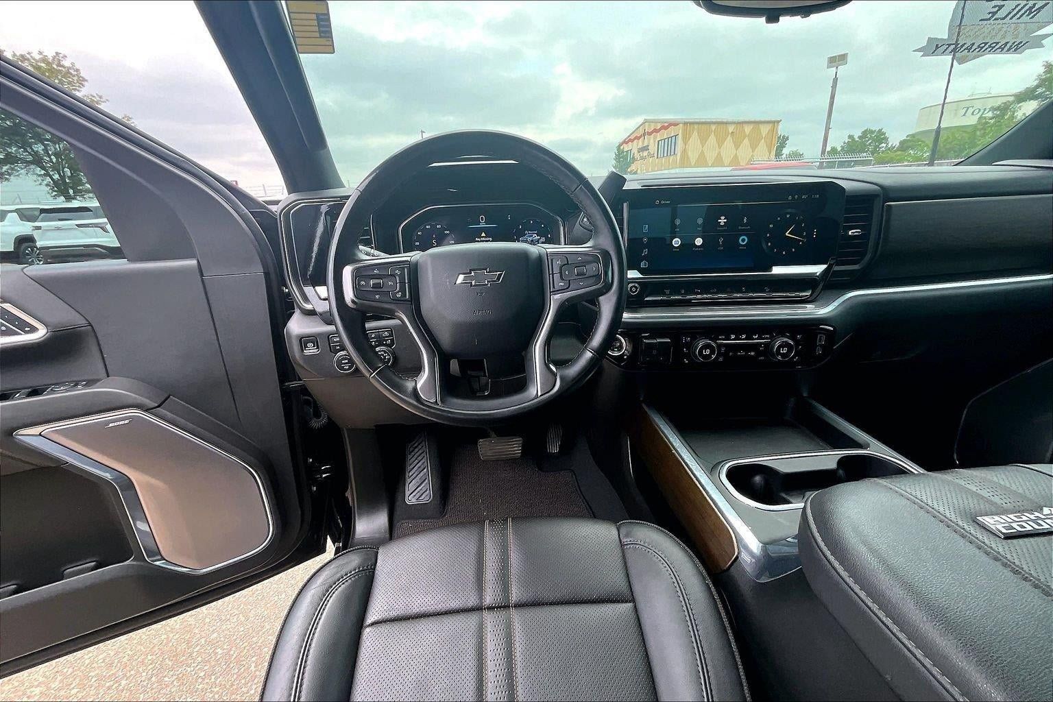 Used 2024 Chevrolet Silverado 2500 High Country w/ Midnight Edition AWD/4WD image 5