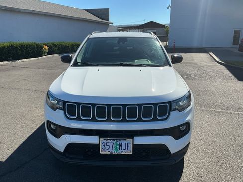 Used 2022 Jeep Compass Latitude AWD/4WD image 3