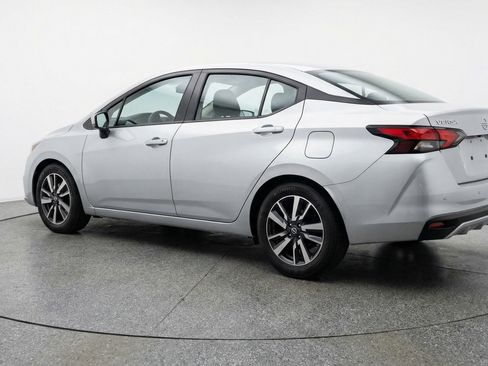 Used 2025 Nissan Versa SV FWD image 6