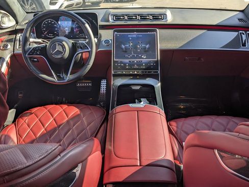 Used 2022 Mercedes-Benz S 580 4MATIC Sedan image 2