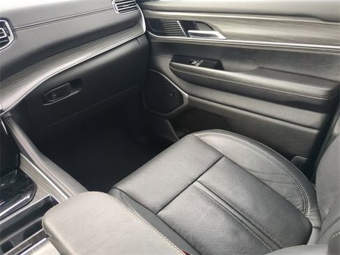 Used 2024 Jeep Wagoneer Series II image 19