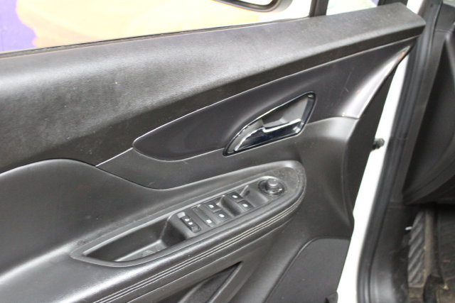 Used 2021 Buick Encore Preferred AWD/4WD image 13