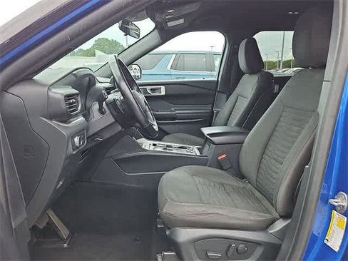 Used 2020 Ford Explorer XLT image 24