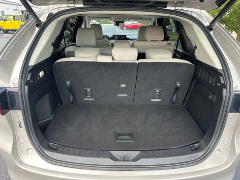 Certified 2024 MAZDA CX-90 Plug-In Hybrid w/ Preferred AWD/4WD image 18