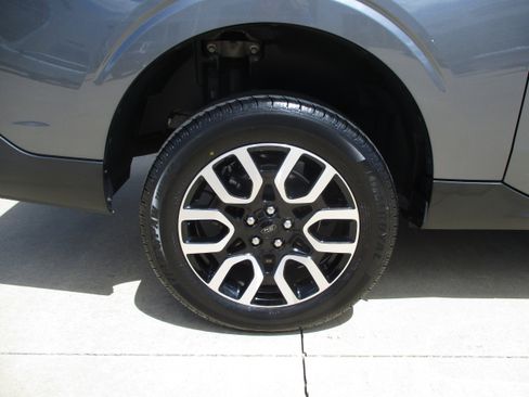 Used 2022 Ford Maverick Lariat w/ Lariat Luxury Package FWD image 16