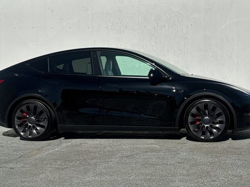 Used 2023 Tesla Model Y Performance AWD/4WD image 2