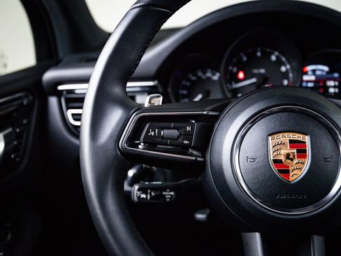 Certified 2026 Porsche Macan image 17
