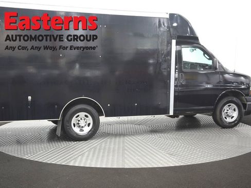 Used 2017 Chevrolet Express 3500 RWD image 40