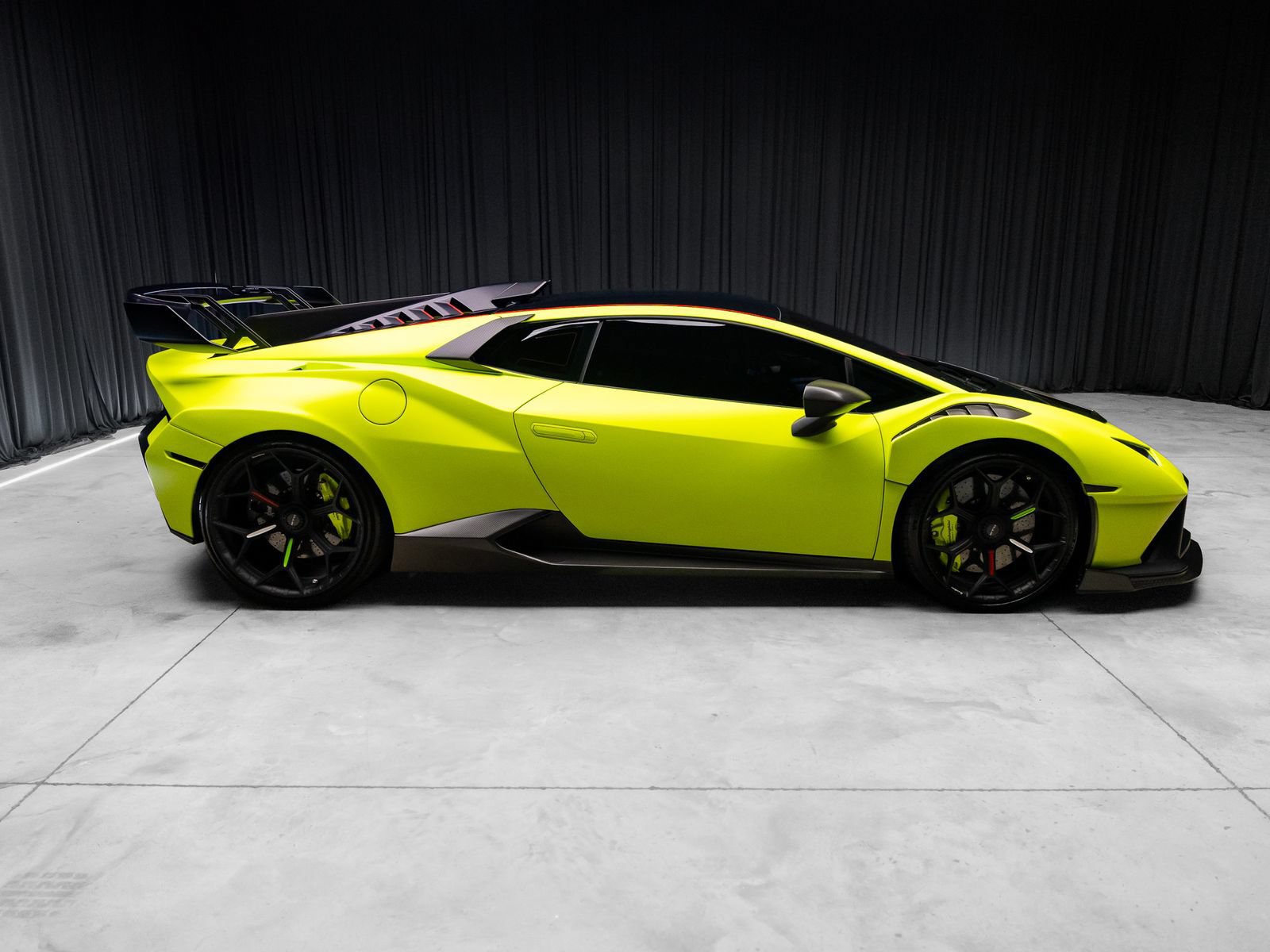 Used 2022 Lamborghini Huracan STO RWD image 19