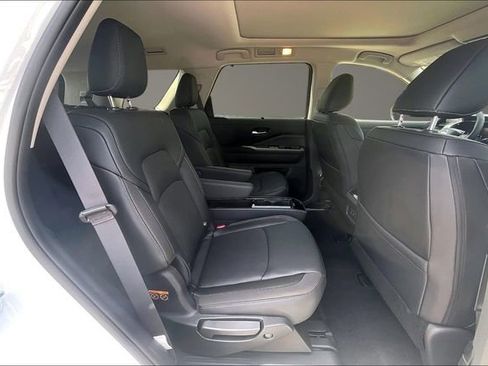 New 2026 Nissan Pathfinder SL w/ SL Premium Package AWD/4WD image 10