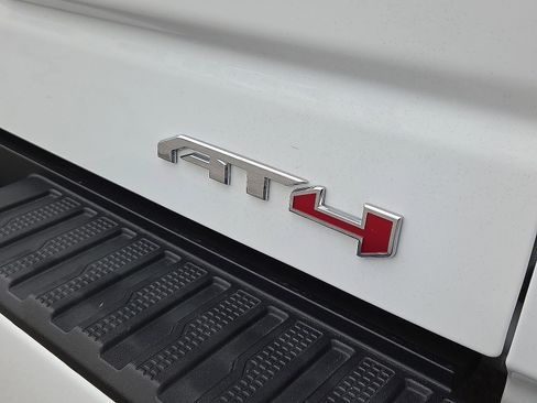 Used 2025 GMC Sierra 1500 AT4 w/ AT4 Premium Package AWD/4WD image 8