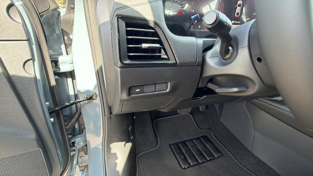 Used 2026 Nissan Sentra SR w/ Floor Mat Package FWD image 30