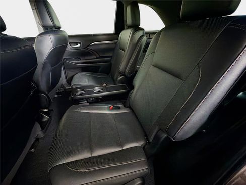 Used 2019 Toyota Highlander Limited Platinum FWD image 25