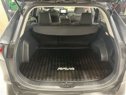 Used 2020 Toyota RAV4 XLE w/ XLE Grade Weather Package AWD/4WD image 14