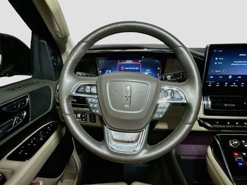 Used 2022 Lincoln Navigator L Reserve w/ Monochromatic Package image 10