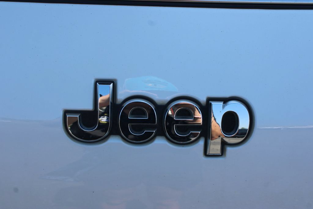 Used 2022 Jeep Grand Cherokee L Limited RWD image 14